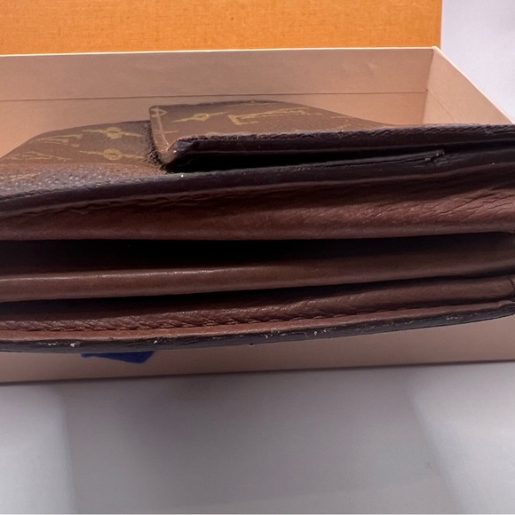 Louis Vuitton Sarah Monogram Leather Wallet - Date Code TH1927 - Picture 8 of 10